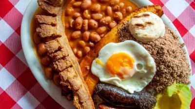 Bandeja Paisa é o “PF” colombiano e é fácil de fazer